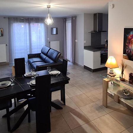 Appartement De Standing Au Centre De Chassieu Dış mekan fotoğraf